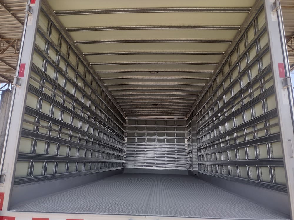 0. FURGÃO CARGA SECAF CARGA SECA 4