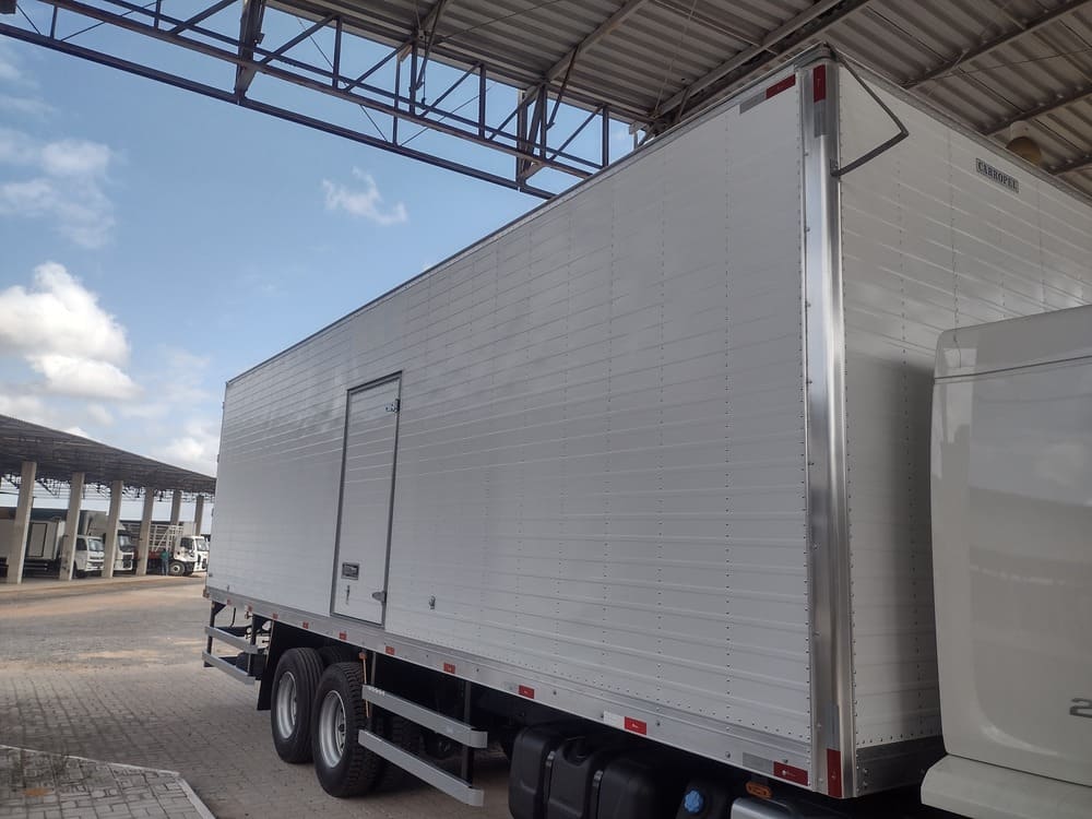 0. FURGÃO CARGA SECAF Carga Seca 3